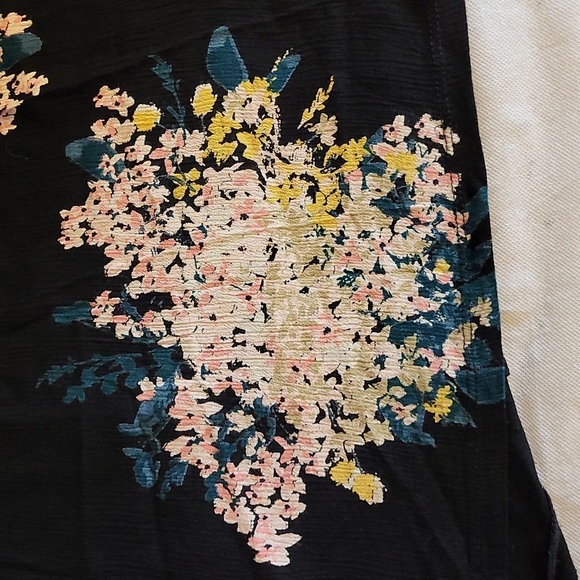 Woman's plus size blouse - Picture 2 of 5